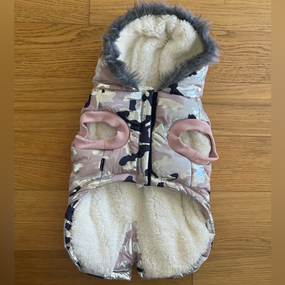 Silver Paw Dog Puffer Fleeced Lined in Pink Camo Sz M - never worn